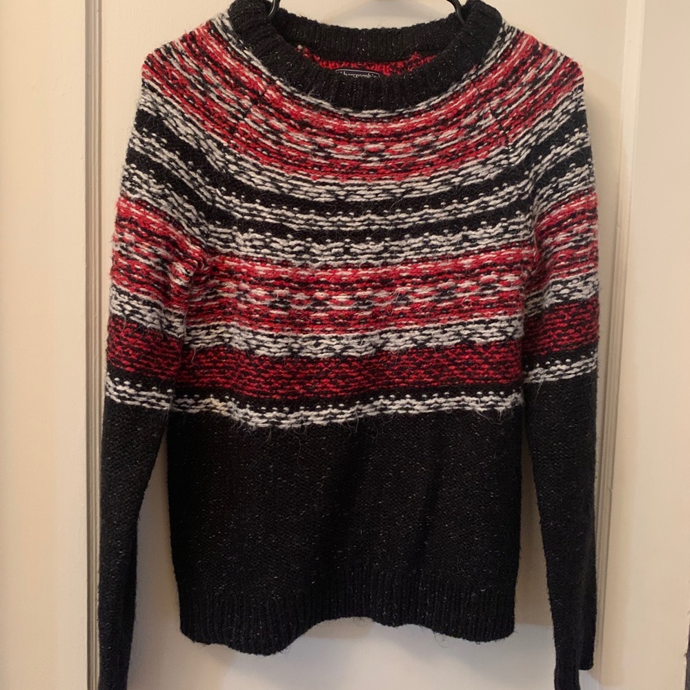 Cozy winter sweater in a modern faire isle pattern